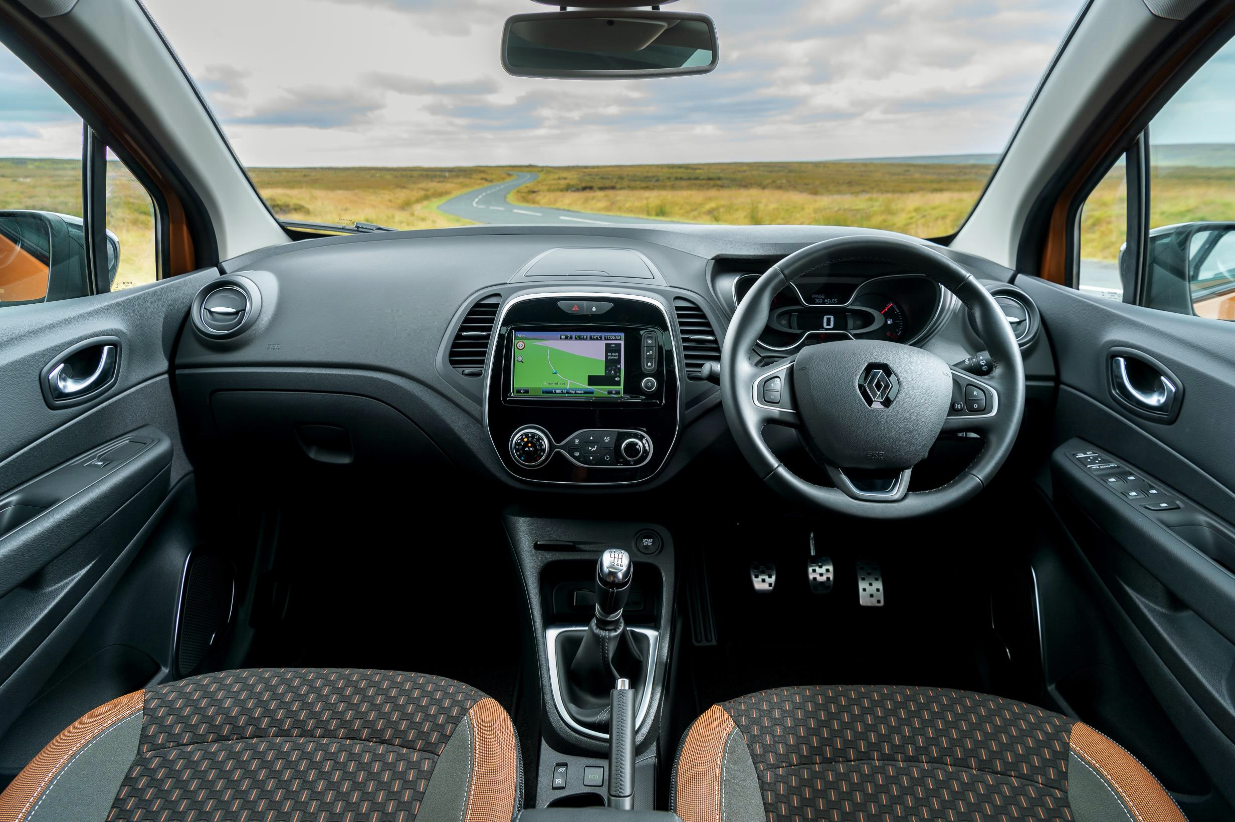 Renault Capture interior image .jpg (1.37 MB)