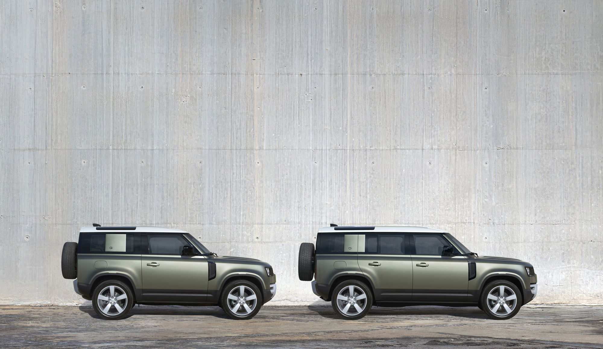 Land rover unveils new defender image 1.jpg (3.61 MB)