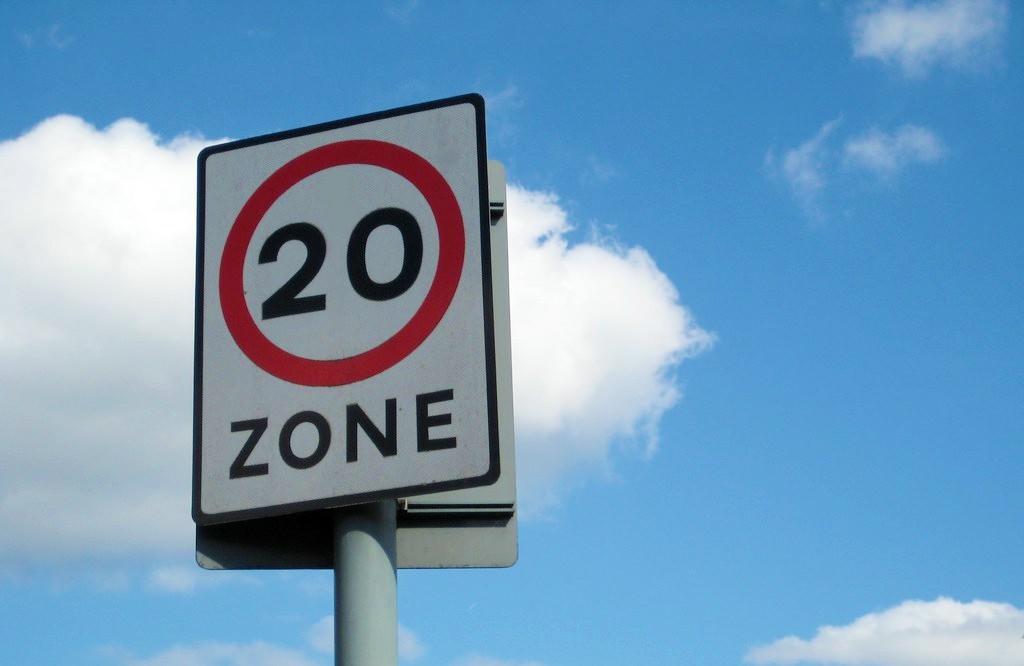 20 mph sign.jpg (74 KB)